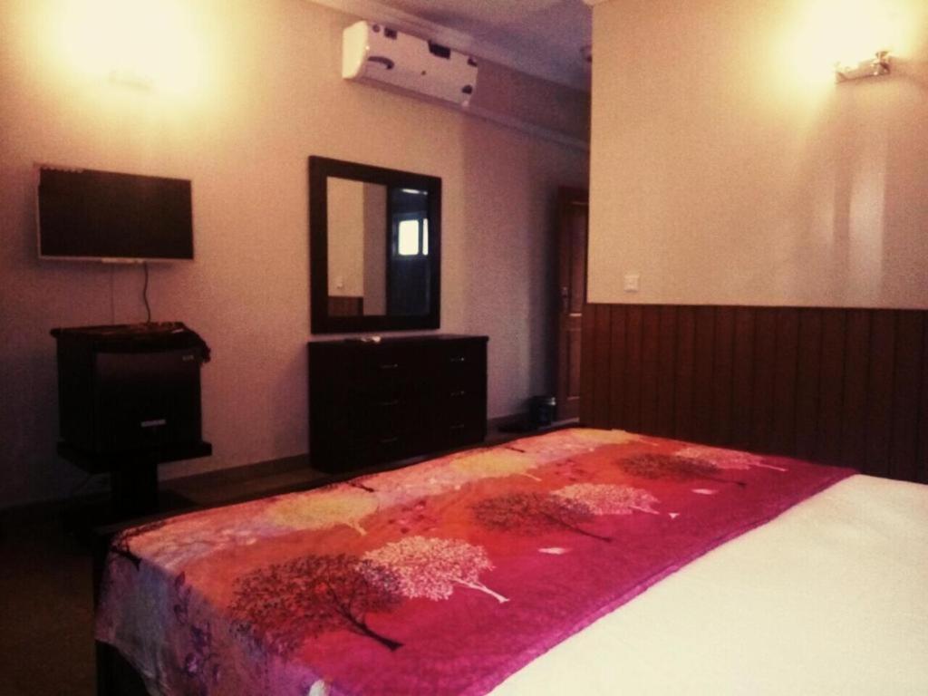 Royal Galaxy Bed & Breakfast Islamabad - For Families Only Dış mekan fotoğraf