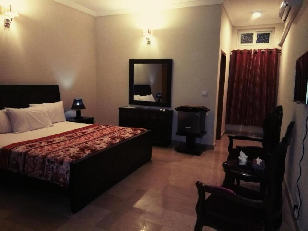 Royal Galaxy Bed & Breakfast Islamabad - For Families Only Dış mekan fotoğraf