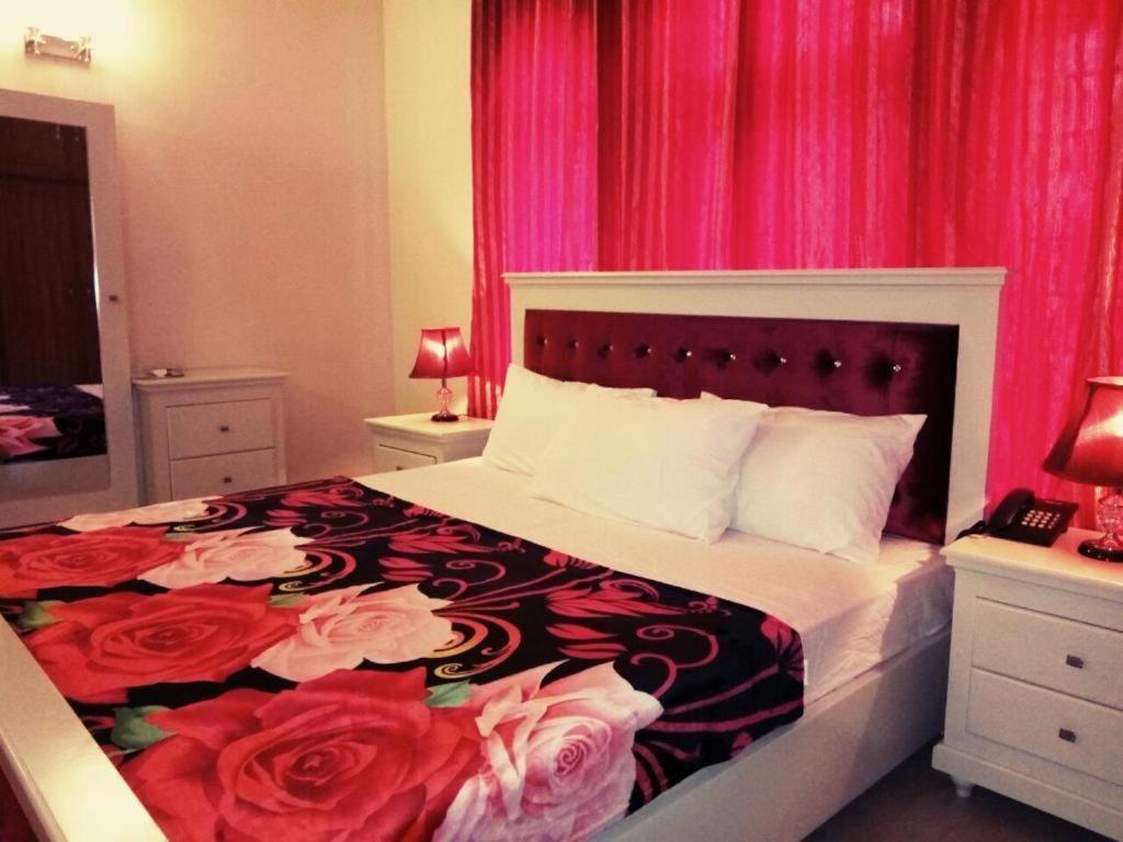 Royal Galaxy Bed & Breakfast Islamabad - For Families Only Dış mekan fotoğraf