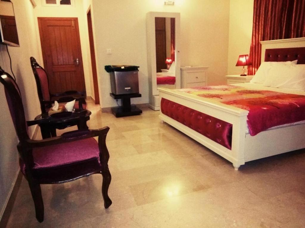 Royal Galaxy Bed & Breakfast Islamabad - For Families Only Dış mekan fotoğraf