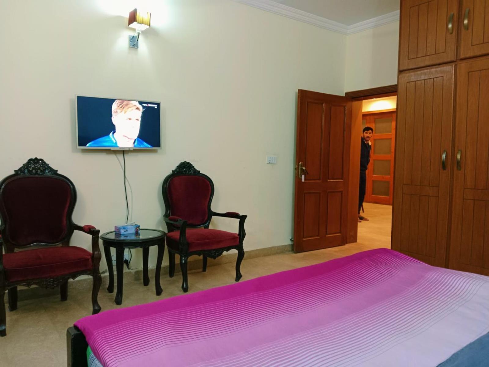 Royal Galaxy Bed & Breakfast Islamabad - For Families Only Dış mekan fotoğraf